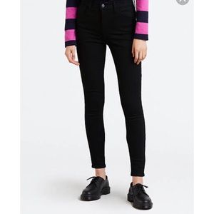 Levi’s 720 High Rise Super Skinny Black Size 28